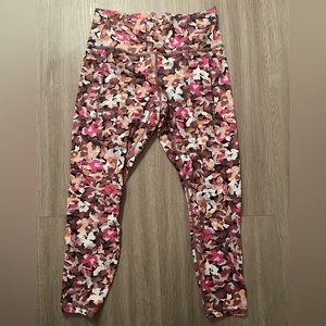 Athleta Transcend Stash Legging in size large